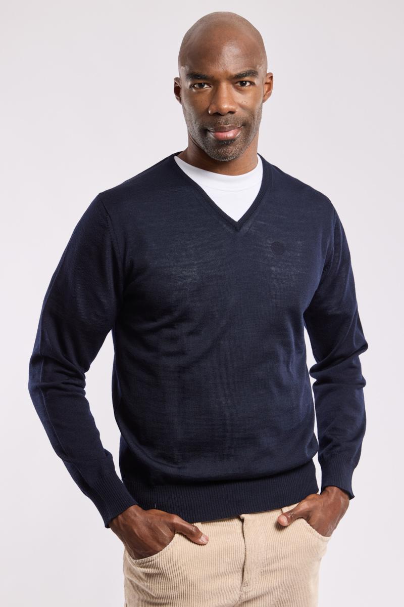 Shirt under jumper deals